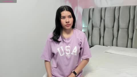 Snapshot of emma_petite4u chatting on 12/28/24, 06:18 Emma online show from 12/28/24, 06:18