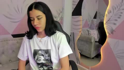 Snapshot of emma_petite4u chatting on 03/07/25, 06:22 Emma online show from 03/07/25, 06:22