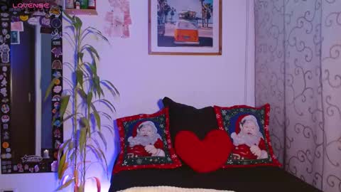 Sara Luna online show from 12/18/24, 11:30