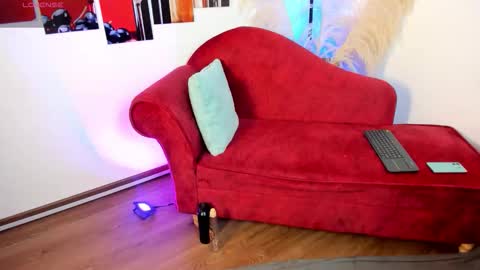 emma online show from 11/04/25, 12:04