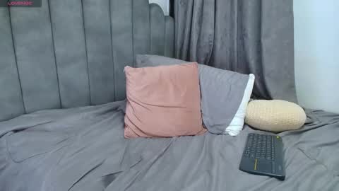 Snapshot of emma_saenz01 chatting on 05/14/26, 11:44 emma_saenz01 online show from 05/14/26, 11:44