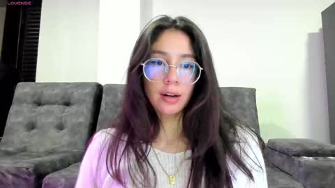 Snapshot of emma_sandovaal chatting on 10/06/25, 06:11 Emma online show from 10/06/25, 06:11