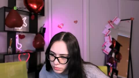 emma_swee online show from 02/19/26, 06:09