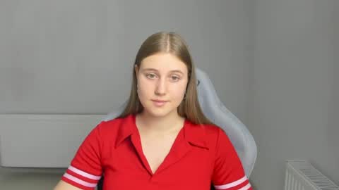 Snapshot of emma_sweettyy chatting on 07/12/26, 12:07 Emma online show from 07/12/26, 12:07