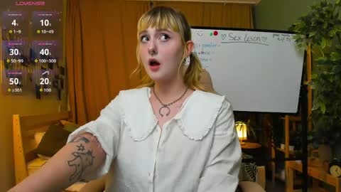 Snapshot of emma_thomps chatting on 05/07/26, 02:22 Rose online show from 05/07/26, 02:22