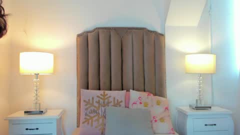 Ema online show from 04/17/26, 12:19