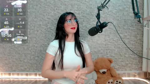 Snapshot of emma_unu chatting on 05/19/26, 02:51 Emma online show from 05/19/26, 02:51
