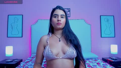 emma_whitee_ online show from 09/23/25, 01:14