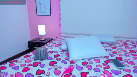 emma_whitee_ online show from 11/11/25, 01:33