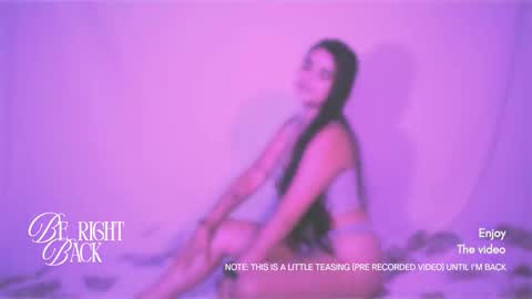 emma_whitee_ online show from 12/16/25, 12:21