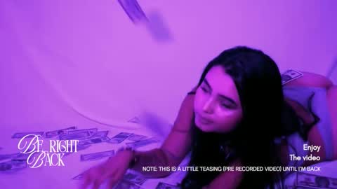 emma_whitee_ online show from 12/21/25, 12:56