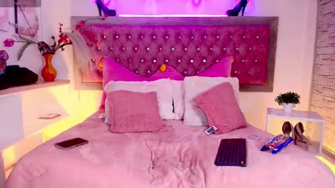 neko  online show from 11/08/25, 08:29