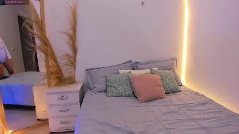 Snapshot of emma_woods__ chatting on 11/28/25, 01:47 emma_woods__ online show from 11/28/25, 01:47