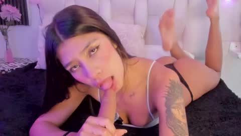 emmaa00_ online show from 04/13/26, 06:46