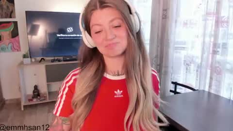 Snapshot of emmaa_hostt chatting on 07/31/26, 10:31 Ema .l. online show from 07/31/26, 10:31