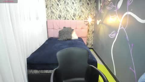 Snapshot of emmaaevans_ chatting on 02/15/25, 11:50 Emma Evans online show from 02/15/25, 11:50