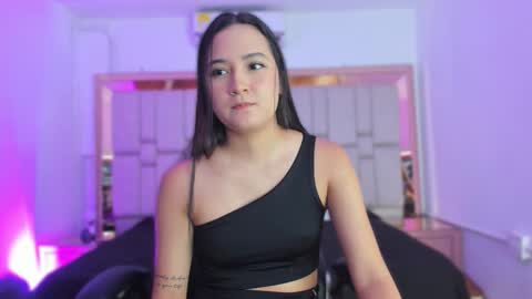 Snapshot of emmabeel chatting on 11/07/25, 11:21 Emma online show from 11/07/25, 11:21