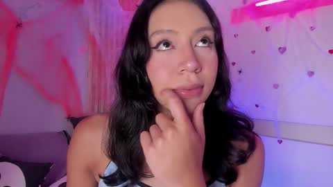 emmaclark_1 online show from 10/27/25, 09:08