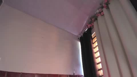 Snapshot of emmaclark_1 chatting on 06/20/26, 08:33 emmaclark_1 online show from 06/20/26, 08:33