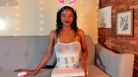 Snapshot of emmaconneer chatting on 12/15/24, 03:13 Emma online show from 12/15/24, 03:13