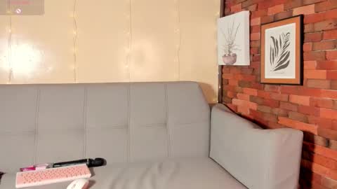 Snapshot of emmaconneer chatting on 12/16/24, 04:23 Emma online show from 12/16/24, 04:23