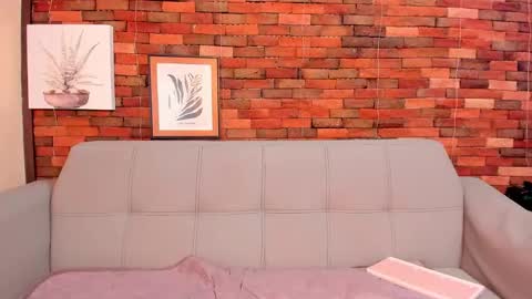 Snapshot of emmaconneer chatting on 01/26/25, 12:26 Emma online show from 01/26/25, 12:26