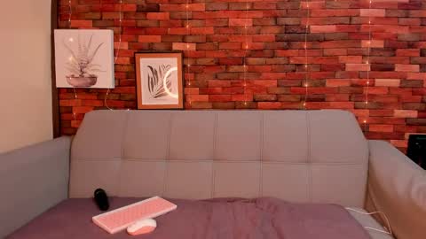 Snapshot of emmaconneer chatting on 01/31/25, 03:33 Emma online show from 01/31/25, 03:33