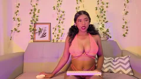 Snapshot of emmaconneer chatting on 09/28/25, 01:44 Emma online show from 09/28/25, 01:44