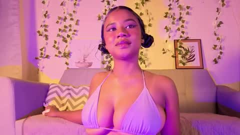 Snapshot of emmaconneer chatting on 10/25/25, 01:35 Emma online show from 10/25/25, 01:35