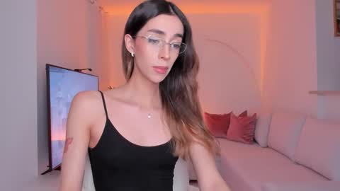 Snapshot of emmacorrea chatting on 09/12/25, 02:11 Emma voger online show from 09/12/25, 02:11