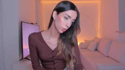 Snapshot of emmacorrea chatting on 10/21/25, 02:23 Emma voger online show from 10/21/25, 02:23