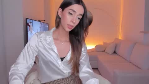 Snapshot of emmacorrea chatting on 10/25/25, 12:29 Emma voger online show from 10/25/25, 12:29