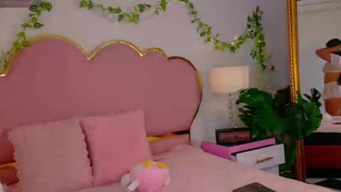 Snapshot of emmacrush chatting on 11/27/25, 09:06 Welcome Im yosein Your love is my passion activate it with your tips and enjoy with me online show from 11/27/25, 09:06