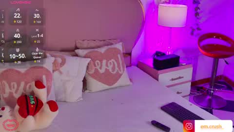 Snapshot of emmacrush chatting on 06/12/26, 08:19 Welcome Im yosein Your love is my passion activate it with your tips and enjoy with me online show from 06/12/26, 08:19
