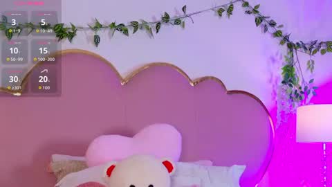 Snapshot of emmacrush chatting on 07/25/26, 07:11 Welcome Im yosein Your love is my passion activate it with your tips and enjoy with me online show from 07/25/26, 07:11