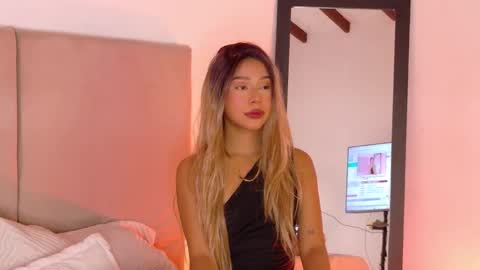 E M M A  online show from 03/25/26, 04:46