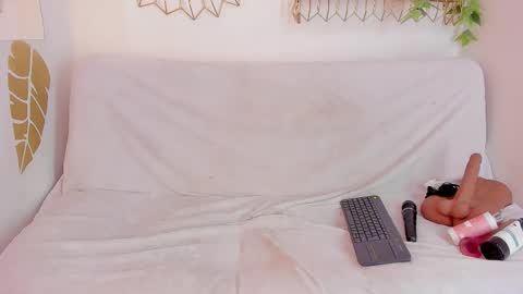 Emma Duque online show from 10/16/25, 08:15