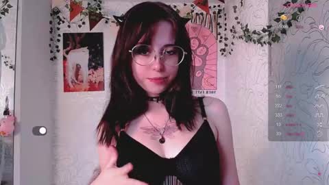 Snapshot of emmae__ chatting on 11/08/25, 05:40 Emma online show from 11/08/25, 05:40