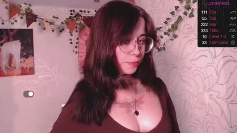 Snapshot of emmae__ chatting on 11/16/25, 12:22 Emma online show from 11/16/25, 12:22