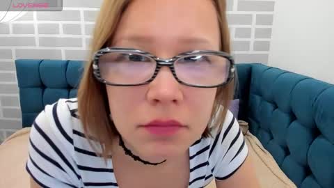 Emma 3 online show from 02/02/26, 01:37