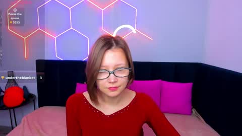 Emma 3 online show from 03/24/26, 01:43