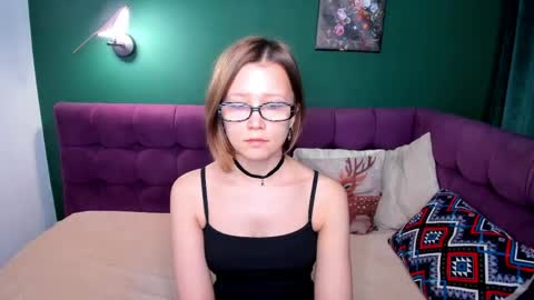 Emma 3 online show from 05/02/26, 01:32