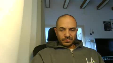 Ariel online show from 12/04/24, 06:00