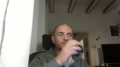 Ariel online show from 12/19/24, 04:34