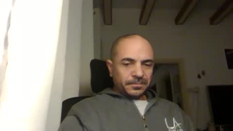 Ariel online show from 12/30/24, 04:20