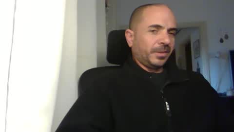 Ariel online show from 01/31/25, 01:12