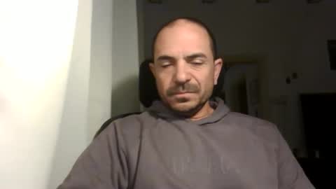 Ariel online show from 02/10/25, 03:35