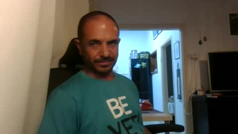 Ariel online show from 10/05/25, 09:13