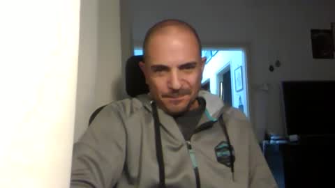 Ariel online show from 11/09/25, 10:08