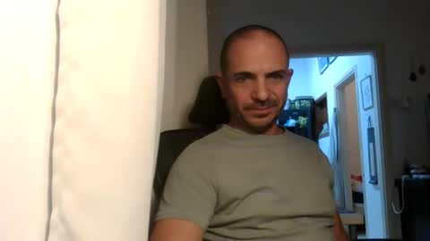 Ariel online show from 11/19/25, 04:51